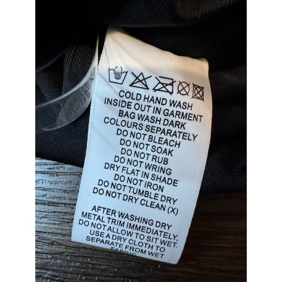 Meshki Seashell Crop Top Women’s XS Black Gold Statement Off Shoulder - Picture 7 of 9